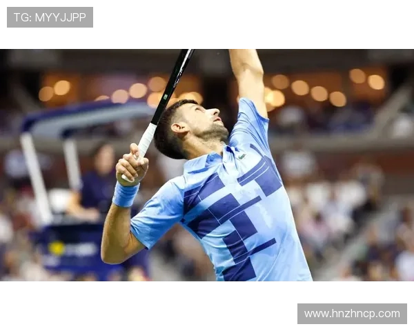 德约科维奇再度逆转晋级年终总决赛四强彰显王者坚韧与不屈精神